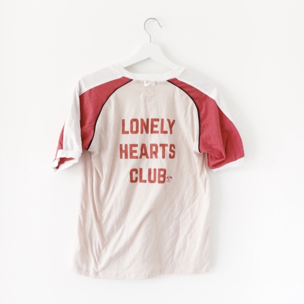 Camp collection lonely hearts club T